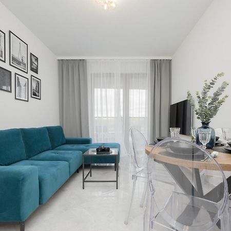 Apartment With Balcony & Parking In Warsaw By Noclegi Renters ภายนอก รูปภาพ